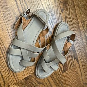 Frye Tait Softy Criss Cross Grey Leather Sandals